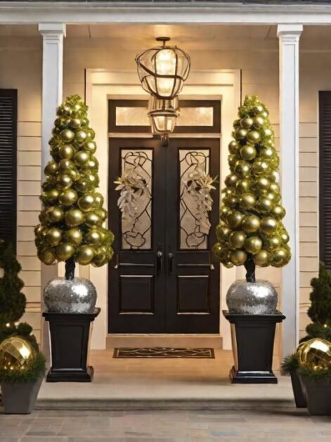 36 Creative Home Outside New Year's Decoration Ideas in 2024