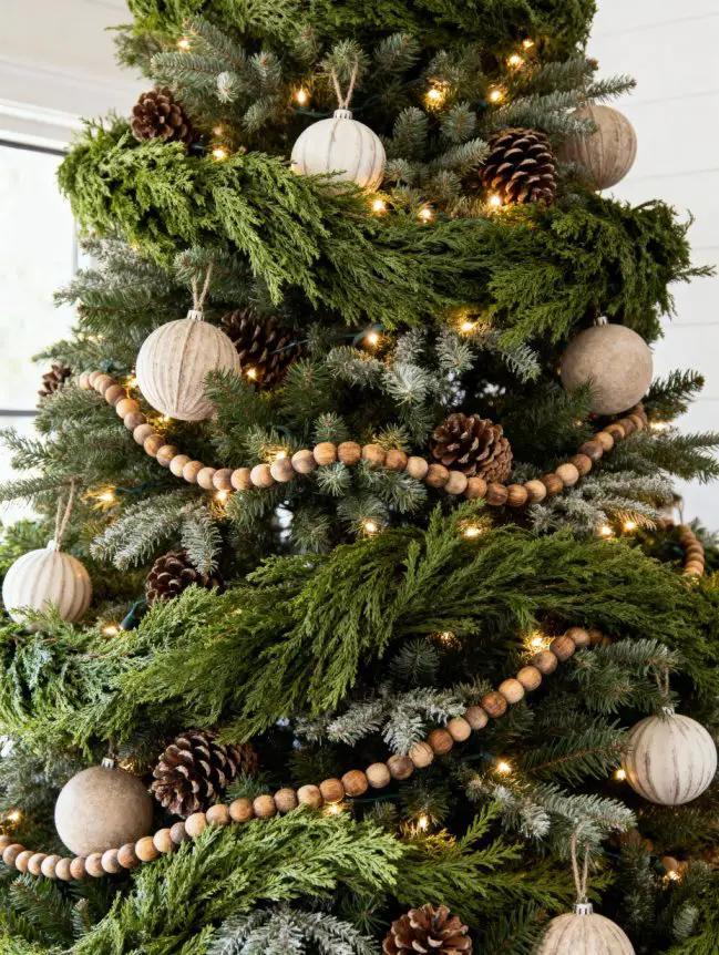 Traditional Farmhouse Christmas Tree Decor Ideas