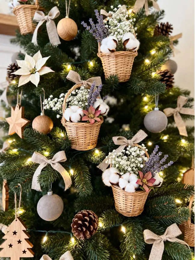 Traditional Farmhouse Christmas Tree Decor Ideas