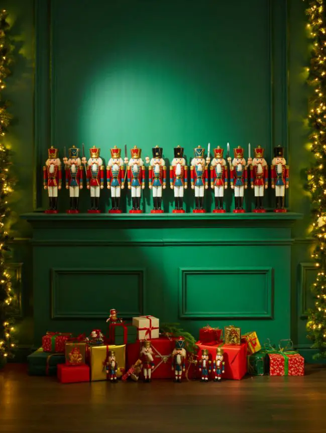 DIY Large Wall Christmas Decoration Ideas